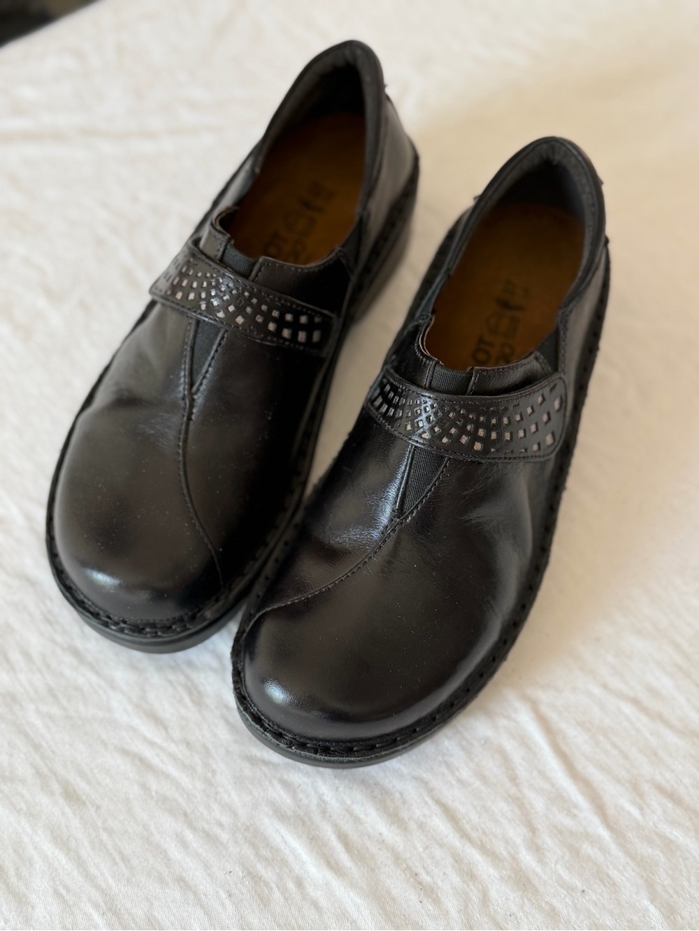 Women’s Naot Black Leather Shanghai Style High Scandinavian Collection Loafer